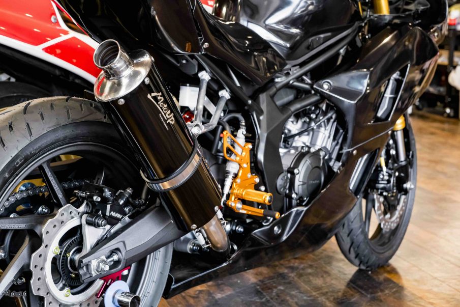 MotoUPオリジナル サーキット用マフラー CBR250RRレースベース車(2023 